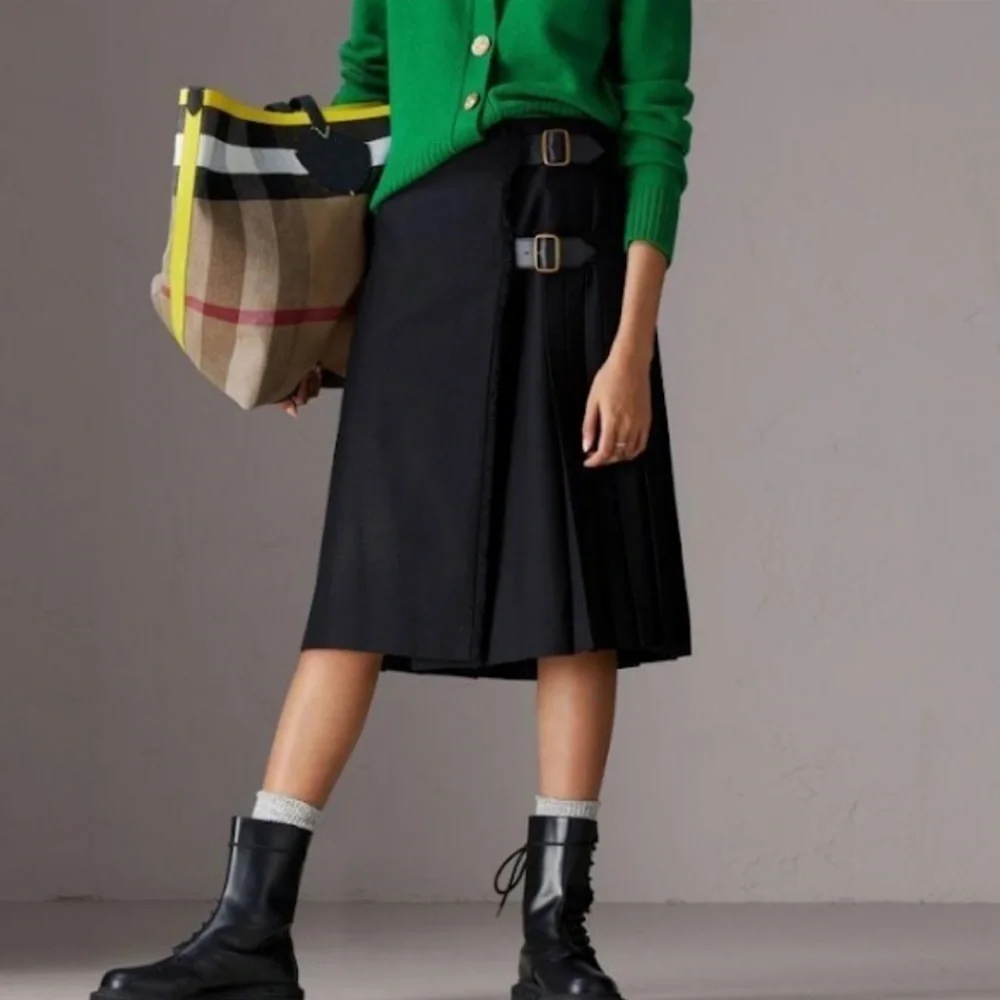 Burberry Black Pleated Skirt - Picture 7 of 7